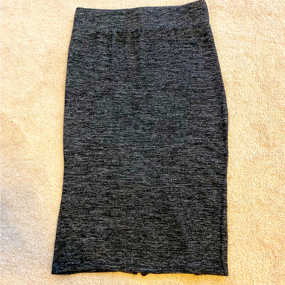 Black heathered jersey pencil skirt. Size M